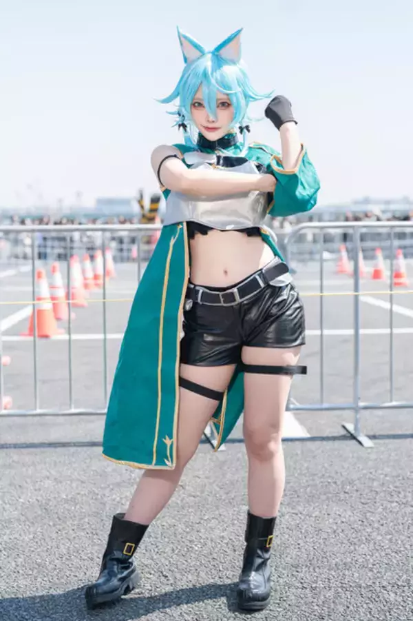 「【コスプレ】“猫耳×シノン”が反則級の可愛さ！イタズラ好きな表情で奔放なポージングを見せる美女レイヤーが最高すぎた【写真8枚】」の画像