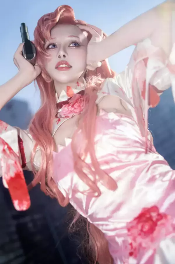 「【コスプレ】「コードギアス」血まみれのユーフェミアが鮮烈！悲壮感マシマシのドラマチックな美貌で魅せる【写真9枚】」の画像