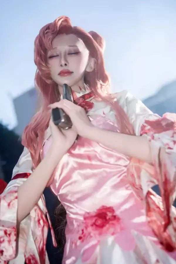 「【コスプレ】「コードギアス」血まみれのユーフェミアが鮮烈！悲壮感マシマシのドラマチックな美貌で魅せる【写真9枚】」の画像