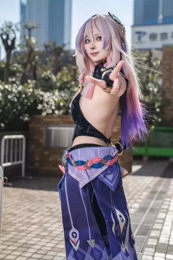 「【コスプレ】タイトなショーパンが似合う『ゼンゼロ』リシュア！イケてるギャルも参戦の「アコスタ池袋」美女レイヤー9選【写真42枚】」の画像