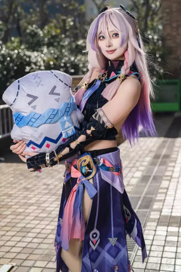 「【コスプレ】タイトなショーパンが似合う『ゼンゼロ』リシュア！イケてるギャルも参戦の「アコスタ池袋」美女レイヤー9選【写真42枚】」の画像