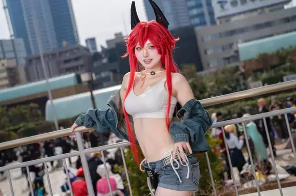 【コスプレ】美くびれが眩しい『NIKKE』レッドフード、お団子頭が可愛い月野うさぎや『学マス』まで「アコスタ池袋」美女レイヤー9選【写真42枚】