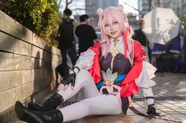 「【コスプレ】美くびれが眩しい『NIKKE』レッドフード、お団子頭が可愛い月野うさぎや『学マス』まで「アコスタ池袋」美女レイヤー9選【写真42枚】」の画像