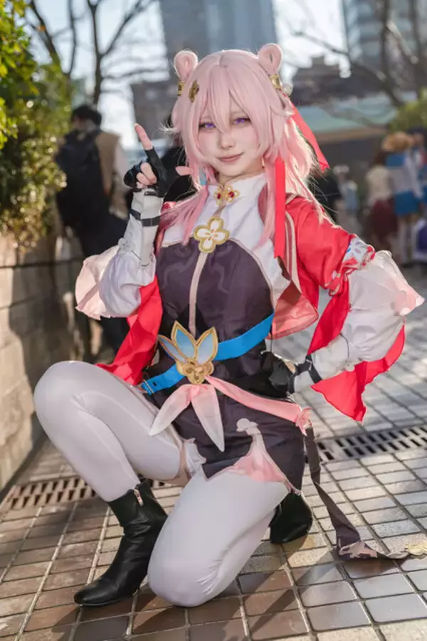 「【コスプレ】美くびれが眩しい『NIKKE』レッドフード、お団子頭が可愛い月野うさぎや『学マス』まで「アコスタ池袋」美女レイヤー9選【写真42枚】」の画像