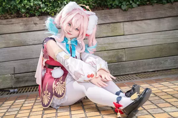 「【コスプレ】美くびれが眩しい『NIKKE』レッドフード、お団子頭が可愛い月野うさぎや『学マス』まで「アコスタ池袋」美女レイヤー9選【写真42枚】」の画像