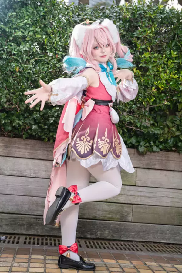 「【コスプレ】美くびれが眩しい『NIKKE』レッドフード、お団子頭が可愛い月野うさぎや『学マス』まで「アコスタ池袋」美女レイヤー9選【写真42枚】」の画像