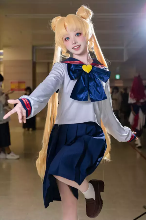 「【コスプレ】美くびれが眩しい『NIKKE』レッドフード、お団子頭が可愛い月野うさぎや『学マス』まで「アコスタ池袋」美女レイヤー9選【写真42枚】」の画像
