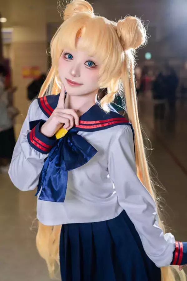 「【コスプレ】美くびれが眩しい『NIKKE』レッドフード、お団子頭が可愛い月野うさぎや『学マス』まで「アコスタ池袋」美女レイヤー9選【写真42枚】」の画像