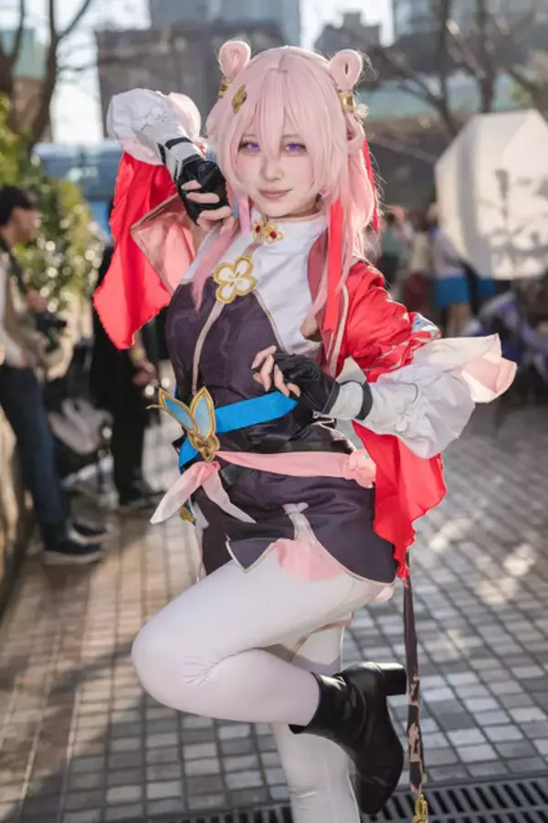 「【コスプレ】美くびれが眩しい『NIKKE』レッドフード、お団子頭が可愛い月野うさぎや『学マス』まで「アコスタ池袋」美女レイヤー9選【写真42枚】」の画像