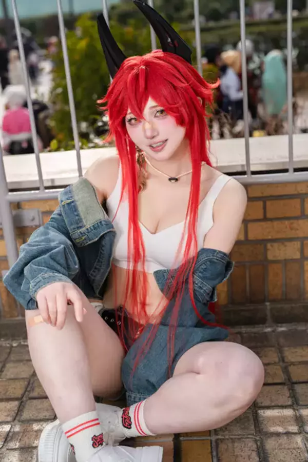 「【コスプレ】美くびれが眩しい『NIKKE』レッドフード、お団子頭が可愛い月野うさぎや『学マス』まで「アコスタ池袋」美女レイヤー9選【写真42枚】」の画像