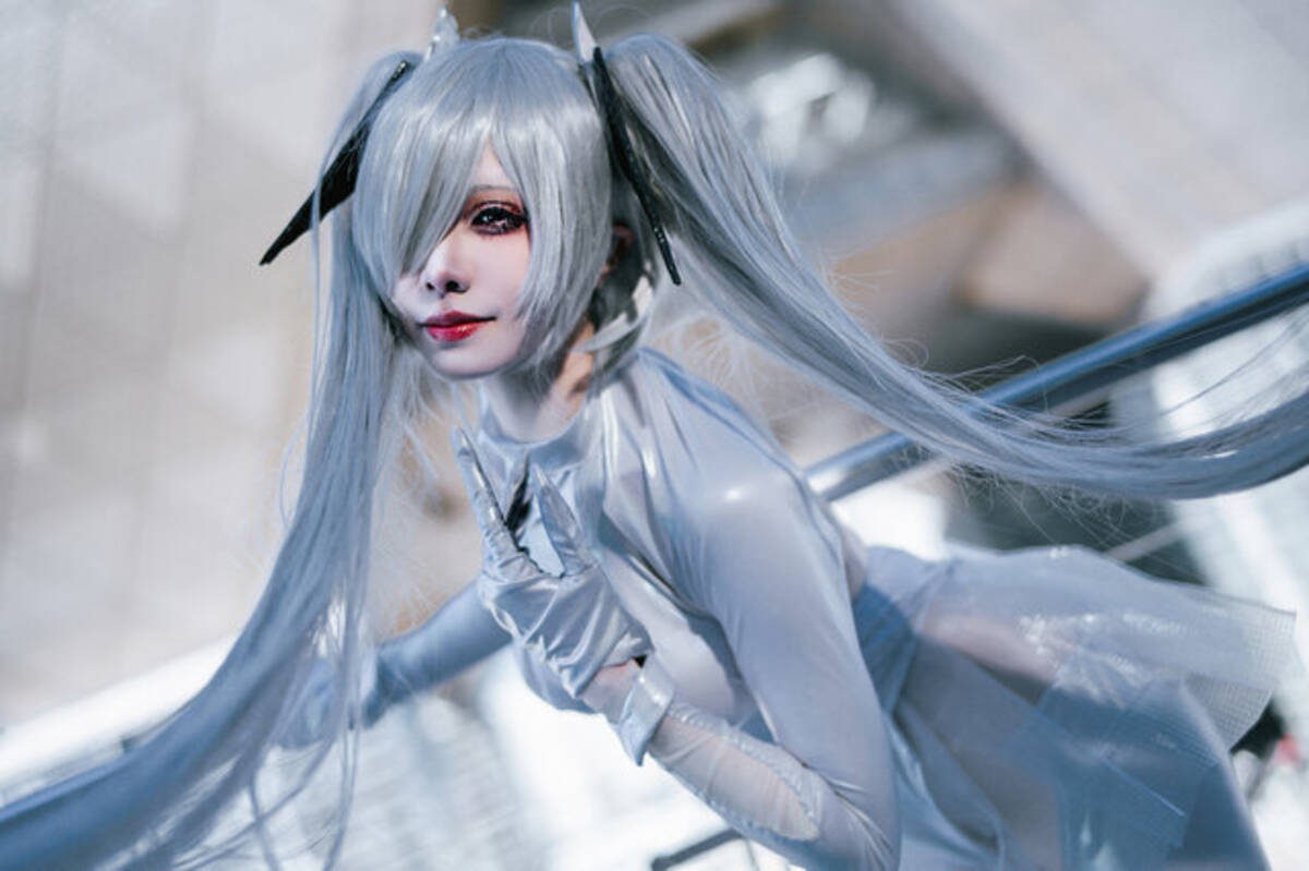コスプレ】『NIKKE』シンデレラが曲線美の極地！蠱惑的で優美な 