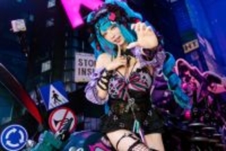 【コスプレ】網ニーハイ×ナイスバディなライダーが可愛すぎ！『カレイドライダー』中国美女のウインクに胸キュンが止まらない【写真8枚】