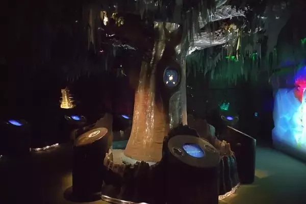 「お台場がストライカーの聖地に！コラボグッズ盛りだくさんの「ジョイポリス×モンスターストライク STRIKER FESTIVAL」レポート」の画像