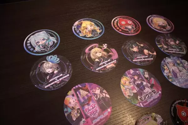 「お台場がストライカーの聖地に！コラボグッズ盛りだくさんの「ジョイポリス×モンスターストライク STRIKER FESTIVAL」レポート」の画像