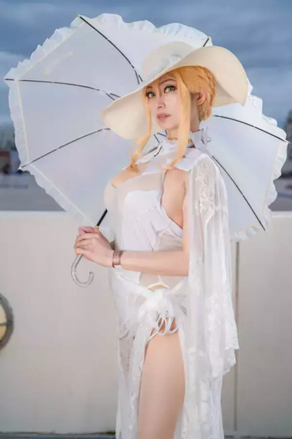 「【コスプレ】ラグコスに現れた『FGO』アルトリアの貴婦人然とした佇まいが優雅で美しい！注目レイヤー・絵夢【写真9枚】」の画像