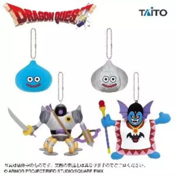 「『ドラクエ』スライムが乗るタル型の貯金箱やフィギュア・ぬいぐるみが可愛い！注目プライズが10月登場―「スラミチの麻雀牌キーホルダー」は全13種」の画像