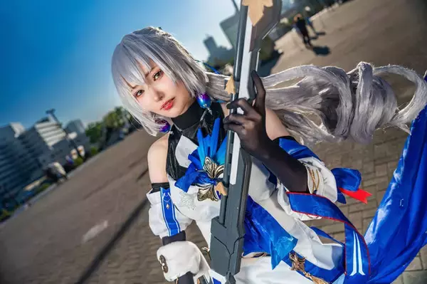 「【コスプレ】『崩壊：スターレイル』ブローニャが狙い撃ち！優雅な立ち姿が絵になる美女レイヤー【写真6枚】」の画像