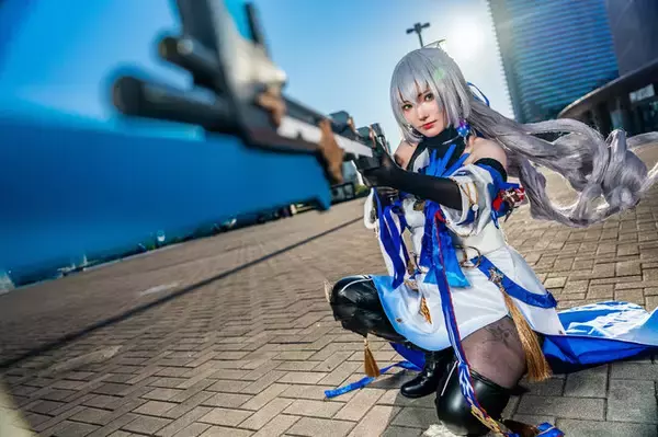 「【コスプレ】『崩壊：スターレイル』ブローニャが狙い撃ち！優雅な立ち姿が絵になる美女レイヤー【写真6枚】」の画像