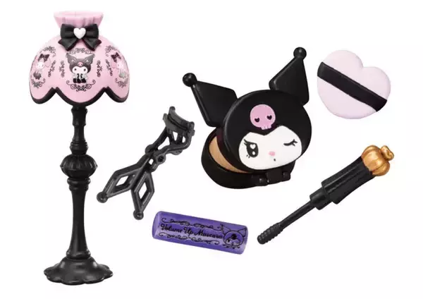 「マイメロディとクロミが“スウィート＆ゴシック”にメイクアップ！可愛い家具やコスメグッズなどフィギュアセット全8種」の画像