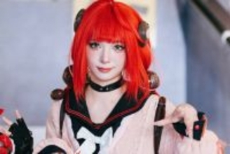 【コスプレ】吸い込まれそうな瞳が美しすぎるミニスカ制服美女！『ゼンゼロ』柚葉が美脚×絶対領域で魅了する【台北ゲームショウ2026】