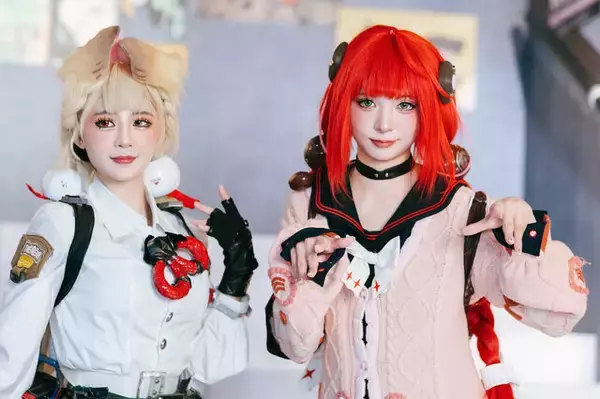 「【コスプレ】吸い込まれそうな瞳が美しすぎるミニスカ制服美女！『ゼンゼロ』柚葉が美脚×絶対領域で魅了する【台北ゲームショウ2026】」の画像