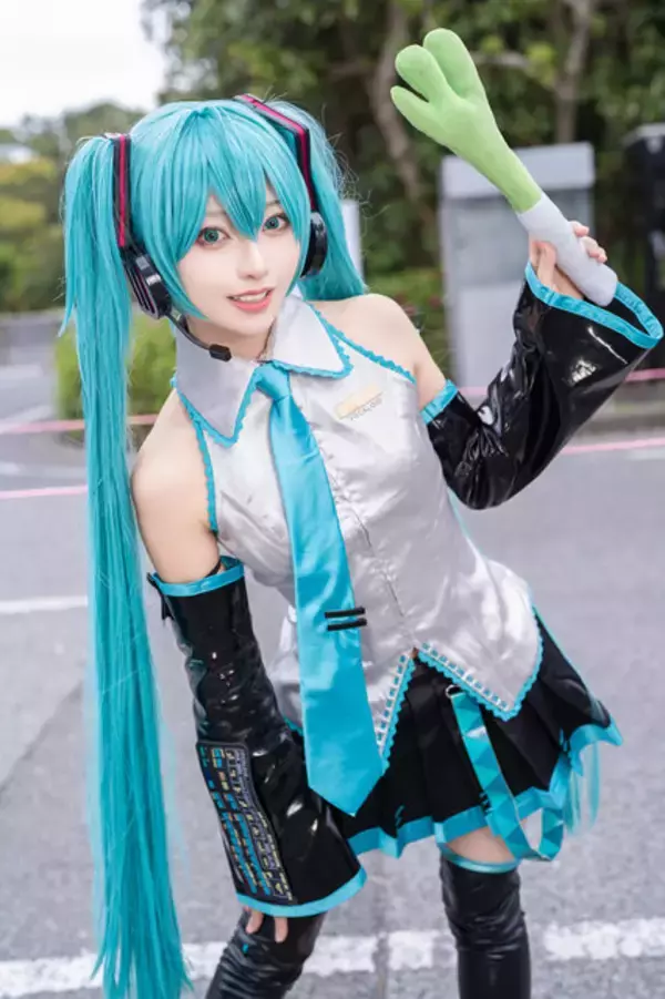 「【コスプレ】ミクにリリエル、エミリアにトワ様が「ニコニコ超会議2025」に勢揃い！天使な美女レイヤー9選【写真42枚】」の画像