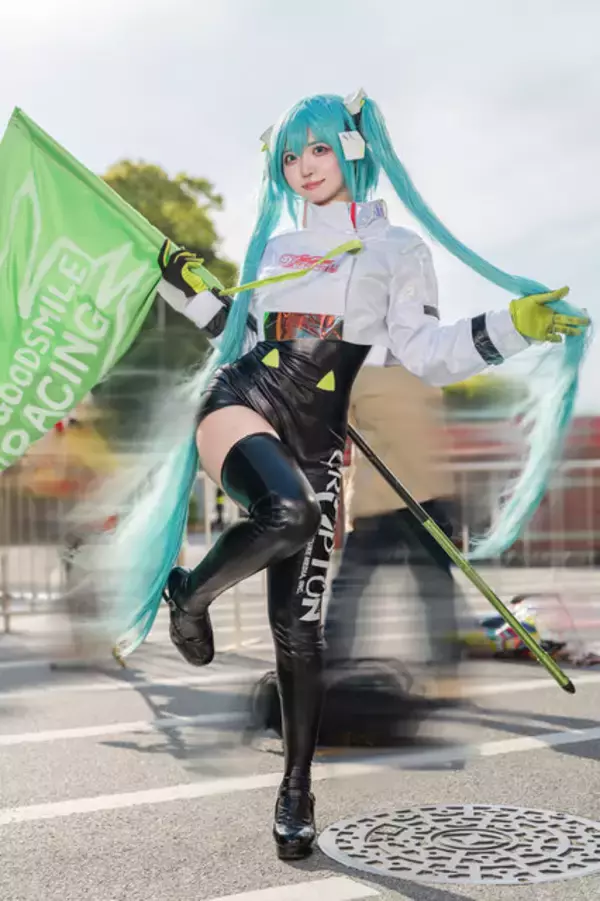 「【コスプレ】ミクにリリエル、エミリアにトワ様が「ニコニコ超会議2025」に勢揃い！天使な美女レイヤー9選【写真42枚】」の画像