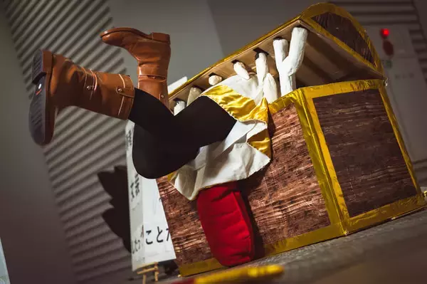 「【コスプレ】耳なし芳一から物理で戦う筋肉セーラームーンまで最高かよ！全員がフルスイングでホームランを狙う「コミケ104」会心の9選【写真37枚】」の画像