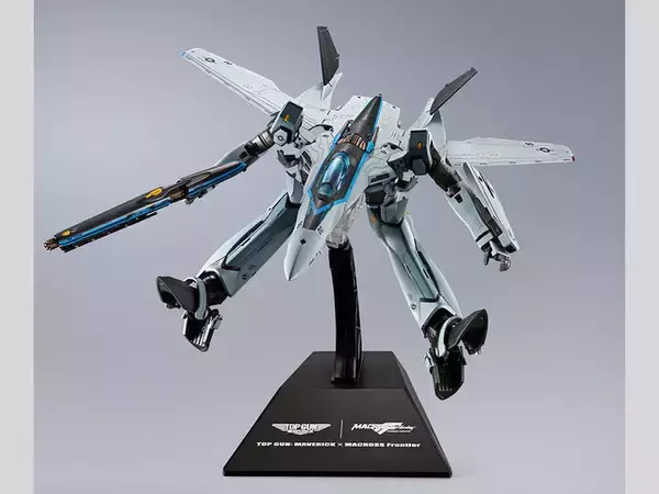 「「マクロスF」と「トップガン」がコラボ！マーヴェリックカラーの「DX超合金 VF-25 メサイアバルキリー」がテイクオフ」の画像