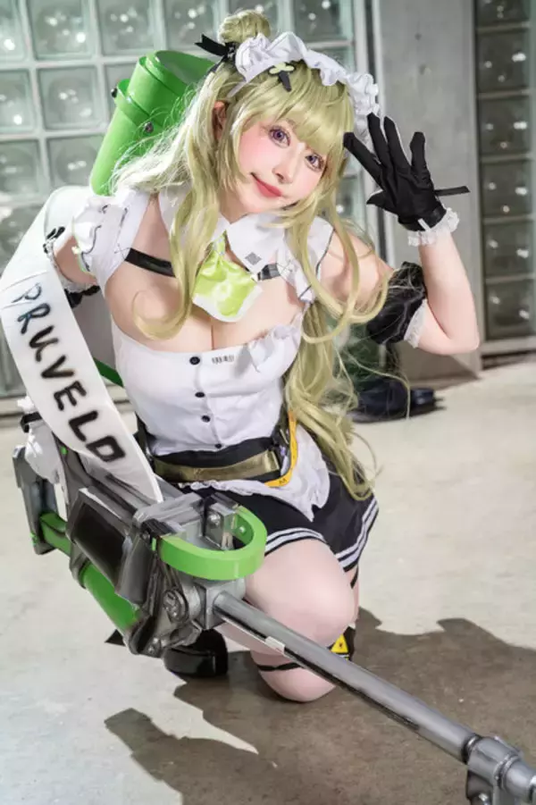 「【コスプレ】メリハリボディ際立つS字ラインポージングが魅惑的！『NIKKE』甘い顔立ちのスーパーメイドの癒し力が最高すぎた【写真10枚】」の画像