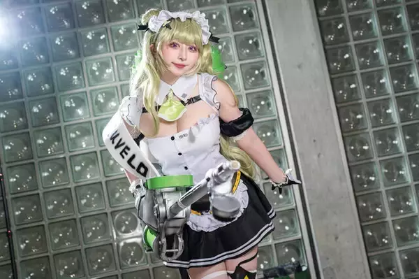 「【コスプレ】メリハリボディ際立つS字ラインポージングが魅惑的！『NIKKE』甘い顔立ちのスーパーメイドの癒し力が最高すぎた【写真10枚】」の画像