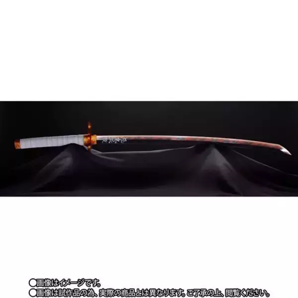 「「鬼滅の刃」1/1サイズ「日輪刀」4種が抽選販売へ！我妻善逸は“抜刀・納刀シーン”を再現可能、煉獄杏寿郎は映画主題歌「炎」＆セリフを収録」の画像