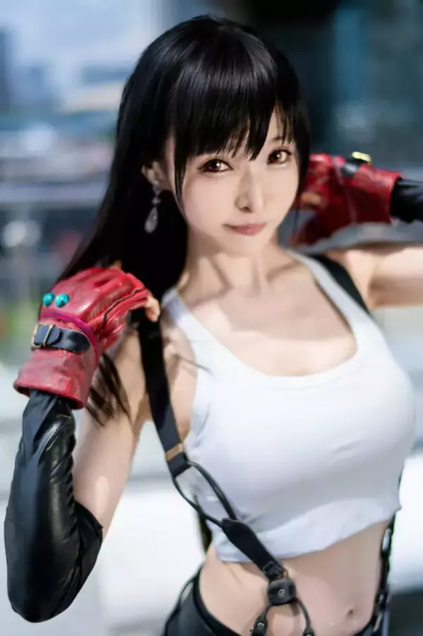 「【コスプレ】『FF7』ティファの美脚が素晴らしい！スレンダーボディから繰り出されるS字カーブの曲線美に見惚れてしまう【写真8枚】」の画像