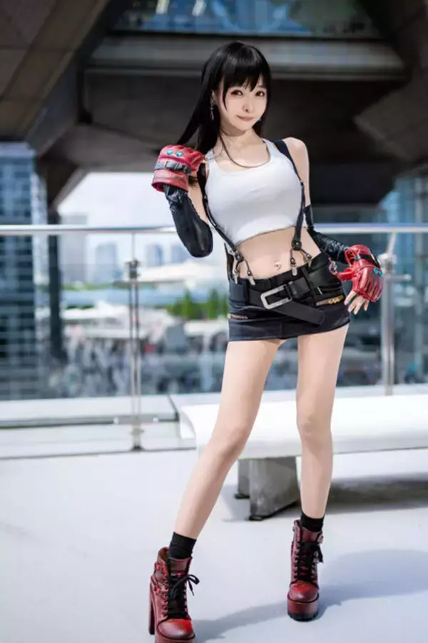 「【コスプレ】『FF7』ティファの美脚が素晴らしい！スレンダーボディから繰り出されるS字カーブの曲線美に見惚れてしまう【写真8枚】」の画像