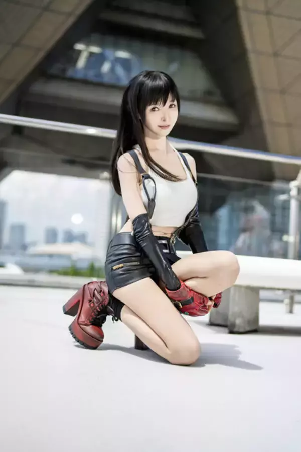 「【コスプレ】『FF7』ティファの美脚が素晴らしい！スレンダーボディから繰り出されるS字カーブの曲線美に見惚れてしまう【写真8枚】」の画像