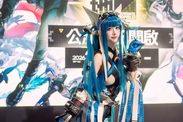 「【コスプレ】重厚感ある衣装・造形でスタイルの良さが際立ちまくり！『アークナイツ：エンドフィールド』台湾美女レイヤーが躍動する【写真27枚】」の画像