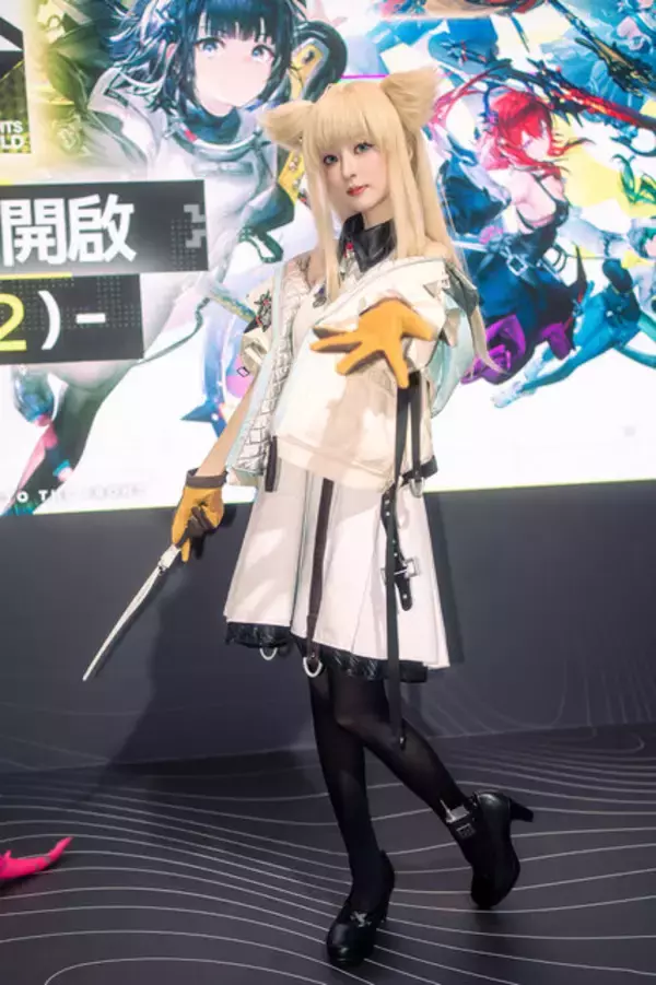 「【コスプレ】重厚感ある衣装・造形でスタイルの良さが際立ちまくり！『アークナイツ：エンドフィールド』台湾美女レイヤーが躍動する【写真27枚】」の画像