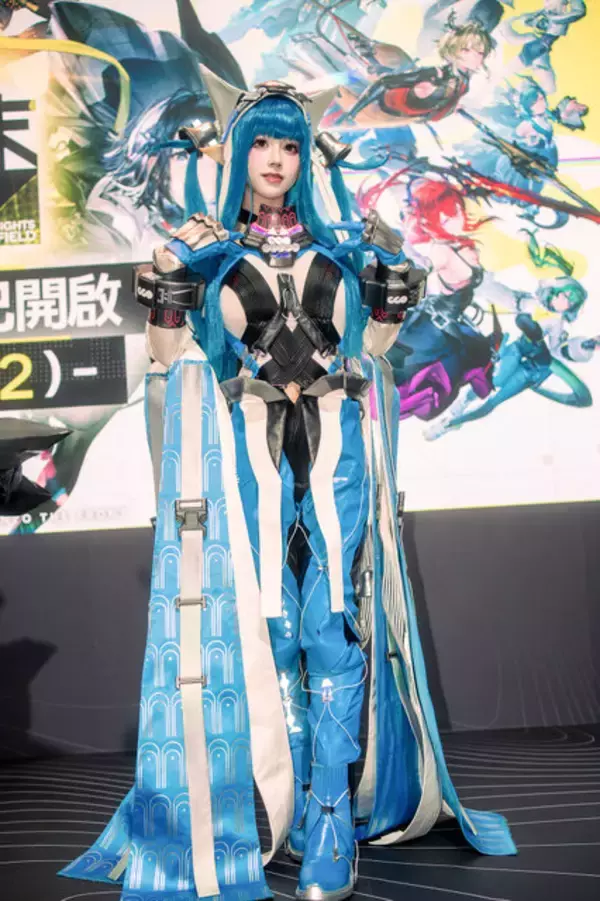 「【コスプレ】重厚感ある衣装・造形でスタイルの良さが際立ちまくり！『アークナイツ：エンドフィールド』台湾美女レイヤーが躍動する【写真27枚】」の画像