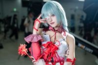 【コスプレ】片目を隠したミステリアスでクールな美女に釘付け！『鳴潮』フローヴァがスラリとしたスタイルで優雅なポーズで魅せる【写真8枚】