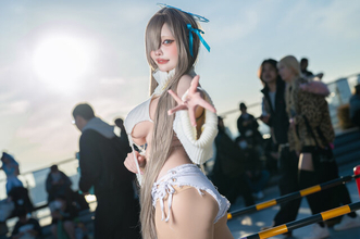 【コスプレ】攻めのニット姿の破壊力は無限大！美女レイヤーの『ブルアカ』アスナが透明感のある笑顔で先生を魅了【写真10枚】