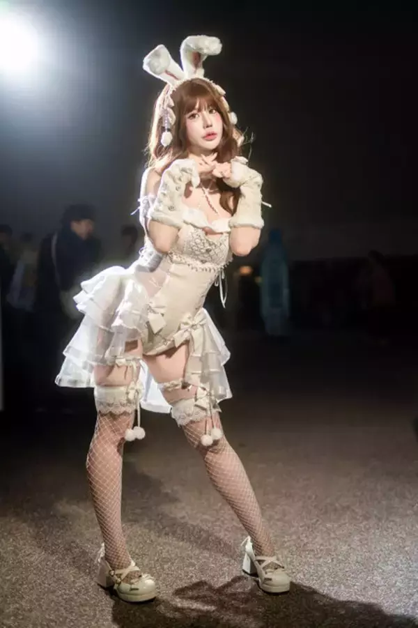 「【コスプレ】ポージングも可愛すぎるバニーガールに見惚れちゃう！タイの美女レイヤーは透明感と妖艶さのバランスが絶妙【写真8枚】」の画像