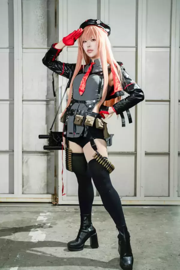 「【コスプレ】くびれたウエストからの美尻×美脚がかっこいい！『NIKKE』ラピの美女レイヤーが大胆なポージングで魅せる【写真10枚】」の画像