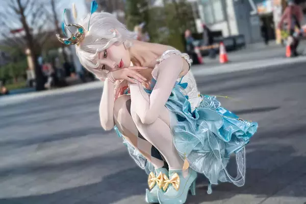 「【コスプレ】バレリーナのような優美なポージングで見る者を惹きつける！美脚が素晴らしい『第五人格』踊り子の美女レイヤー【写真9枚】」の画像