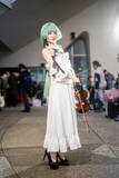 「【コスプレ】小柄でスレンダーなヴァイオリニストの存在感がすごい！絵画のような『鳴潮』フローヴァの演奏が聞こえてきそう【写真8枚】」の画像4