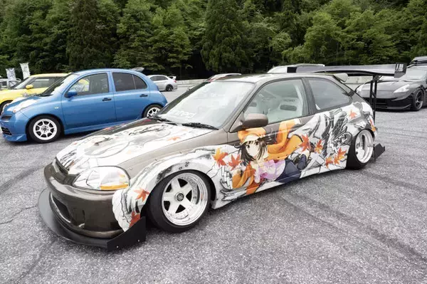 「「SPY×FAMILY」「フリーレン」「リコリス」から懐かしの「Angel Beats!」まで！奥伊吹に集った人気アニメの痛車まとめ【ARCChampionship 2025フォトレポ】」の画像