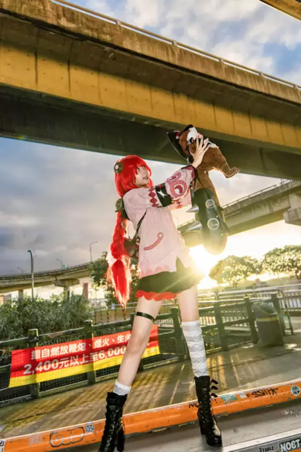 「【特集】超広角で見るコスプレの世界がインパクト抜群！バストアップだけじゃない、躍動感と世界観を伝える手法を作例ありで紹介【写真13枚】」の画像