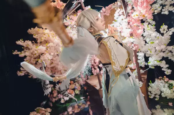 「【特集】超広角で見るコスプレの世界がインパクト抜群！バストアップだけじゃない、躍動感と世界観を伝える手法を作例ありで紹介【写真13枚】」の画像