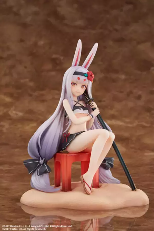 「フリルの水着とおヘソが輝く…！『アズレン』島風が海でバカンスを楽しむフィギュア登場―イラスト忠実再現の台座が付くDX版も」の画像