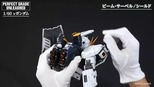 「究極のガンプラ「PG UNLEASHED 1/60 νガンダム」紹介動画公開！各部のハッチオープン、フィン・ファンネルの連結など隅々に迫る」の画像