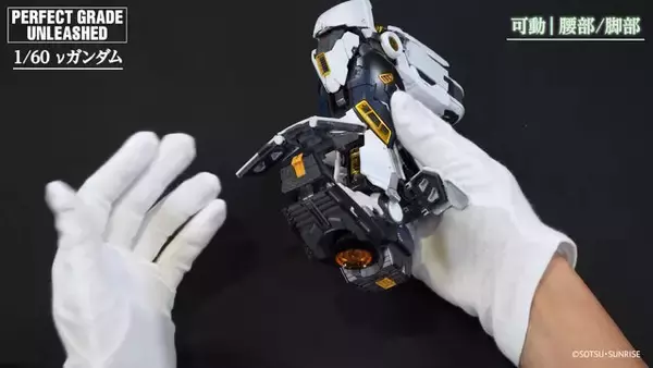 「究極のガンプラ「PG UNLEASHED 1/60 νガンダム」紹介動画公開！各部のハッチオープン、フィン・ファンネルの連結など隅々に迫る」の画像